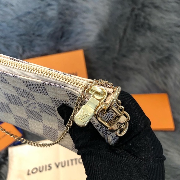 Louis Vuitton Mini Pochette - Damier Azur - Picture 4 of 7